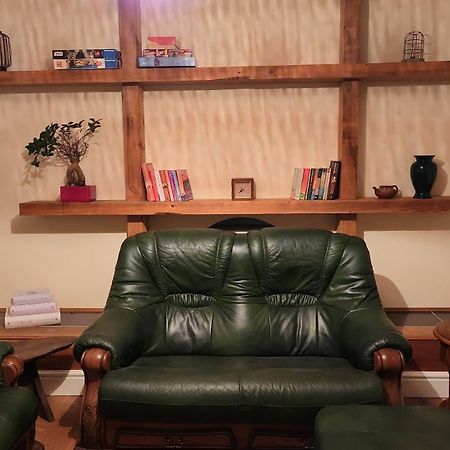 Large 2 Bed Holiday Let In Central Ystradgynlais Zewnętrze zdjęcie